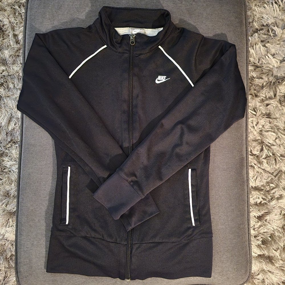 Nike Women’s Running Jacket Black and White Long Sleeve, XL (Petite)